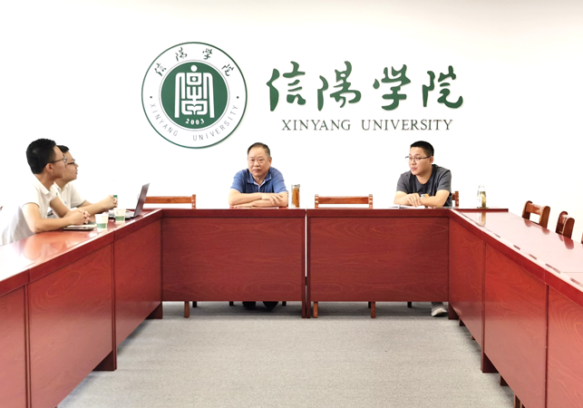 说明: 图片包含 建筑, 男人, 桌子, 游戏机描述已自动生成